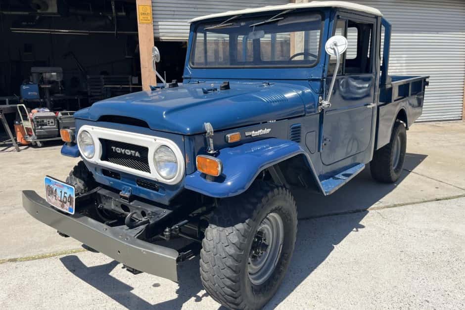 1974 Toyota Land Cruiser FJ45 sold for $18,500