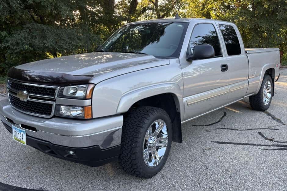 2006 Chevrolet Silverado GMT800 (1999-2007) sold for $17,250