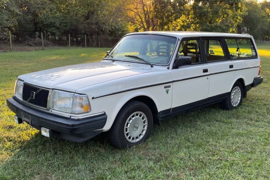 1986 Volvo 240 sold for $8,199