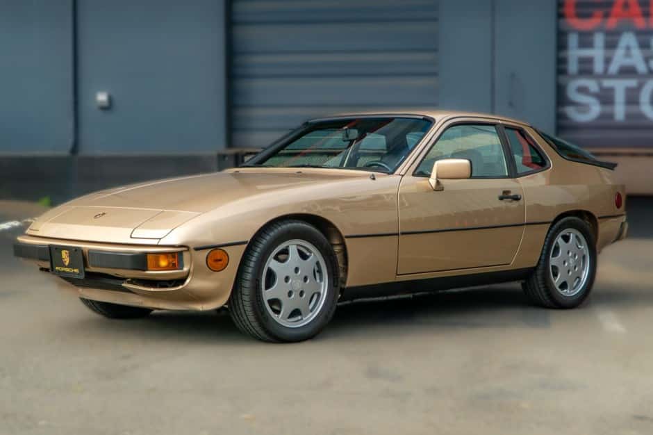 1988 Porsche 924 sold for $9,000