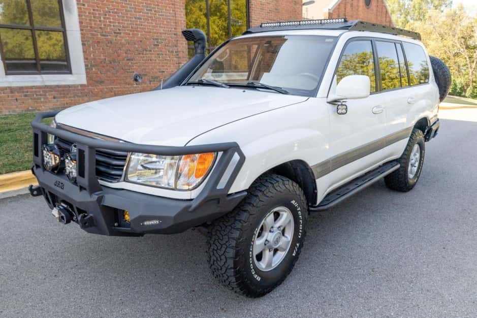 2000 Toyota Land Cruiser 100-Series sold for $26,500