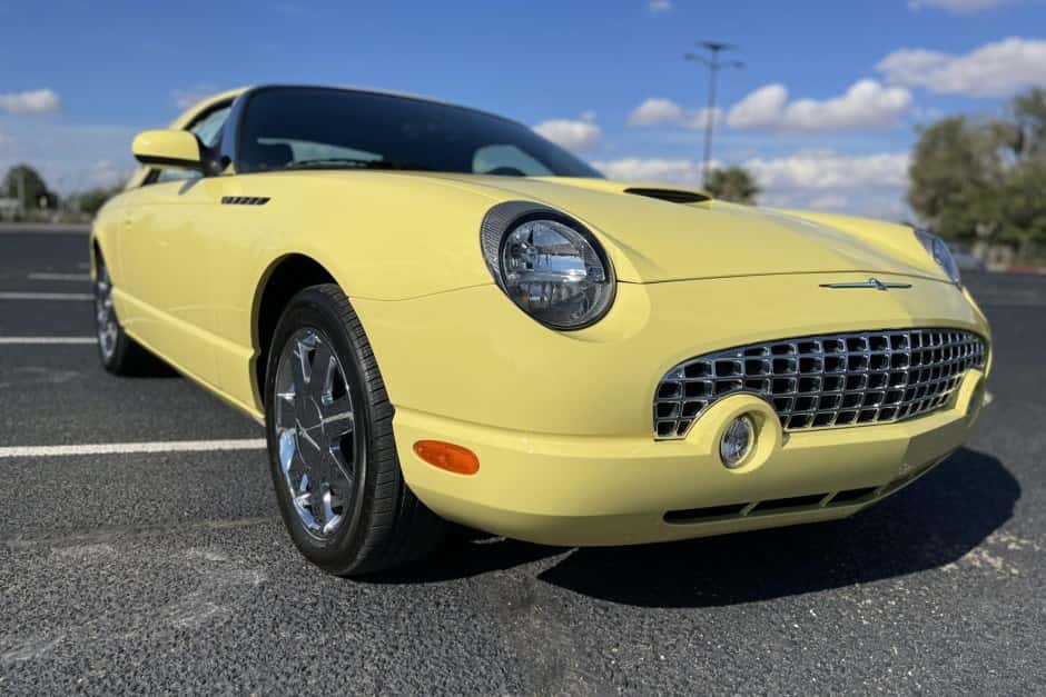 2002 Ford Thunderbird (2002-2005) sold for $25,500
