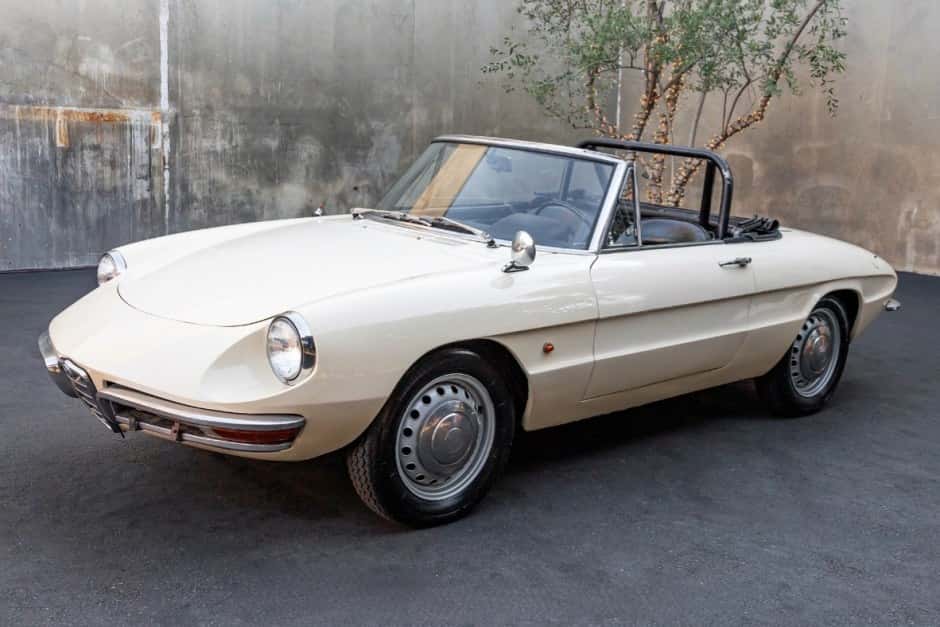 1967 Alfa Romeo 105/115 Spider Series 2 sold for $15,450