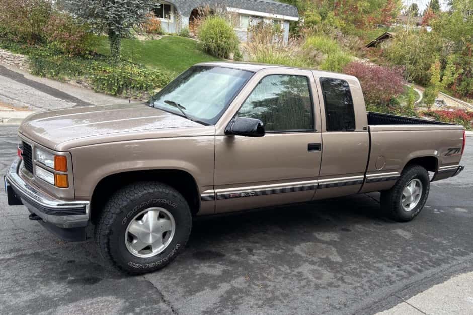1995 GMC Sierra (GMT400 1988-2002) sold for $20,250