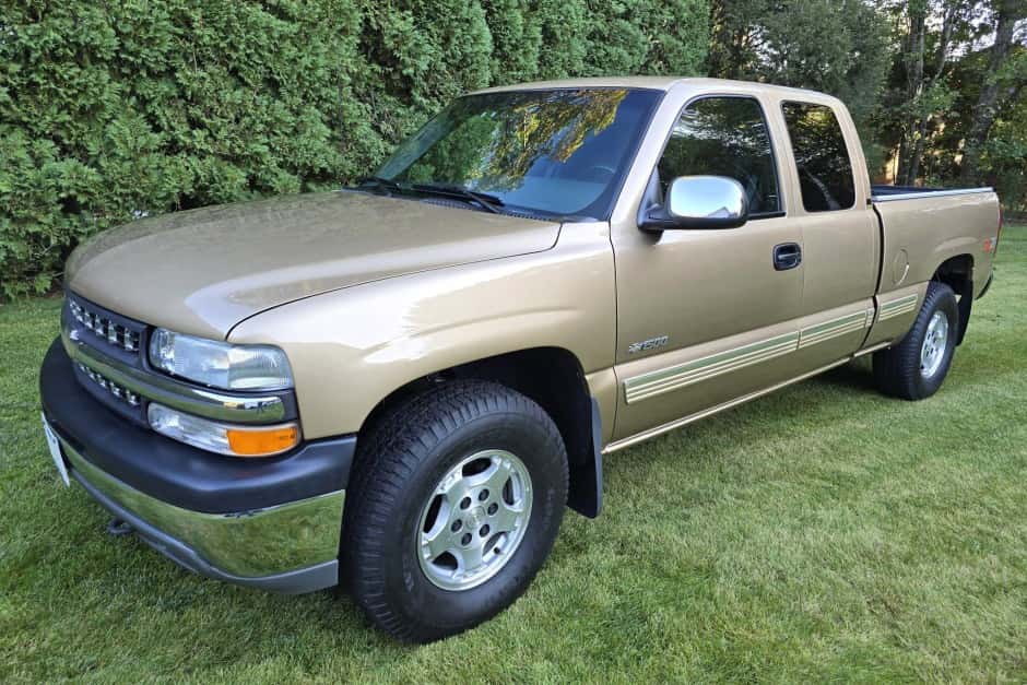 2000 Chevrolet Silverado GMT800 (1999-2007) sold for $21,500