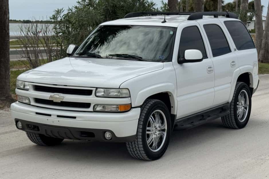 2004 Chevrolet Tahoe GMT800 sold for $14,100