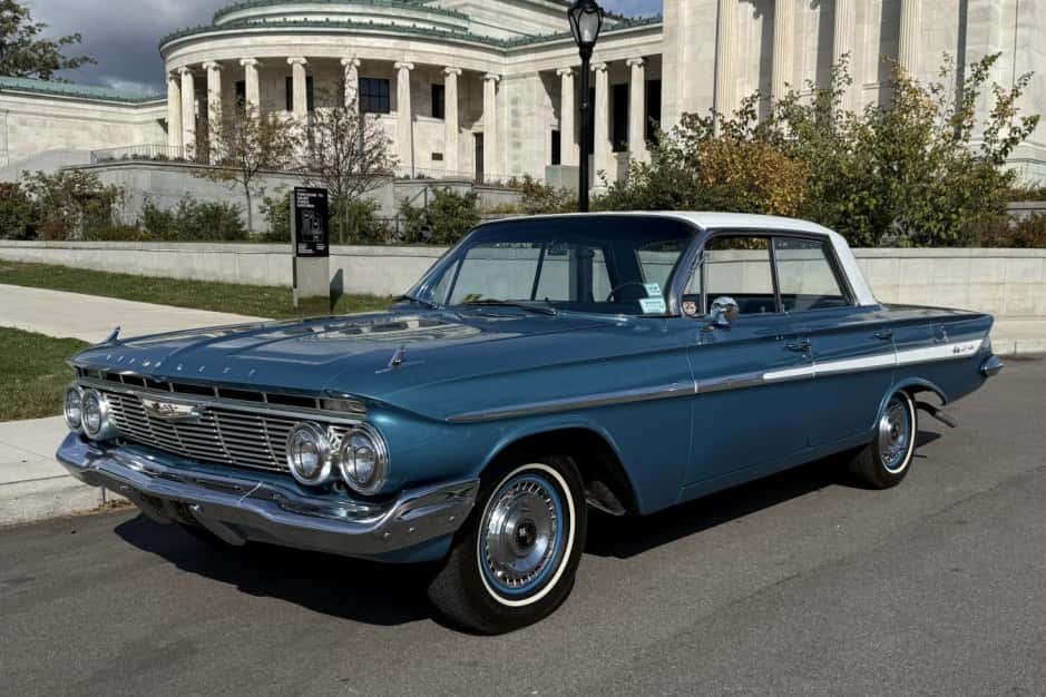 1961 Chevrolet Impala (1961-1964) sold for $16,000