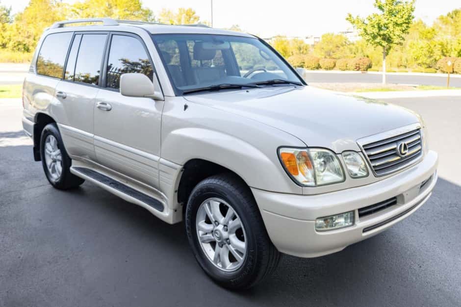 2005 Lexus LX470 sold for $27,500