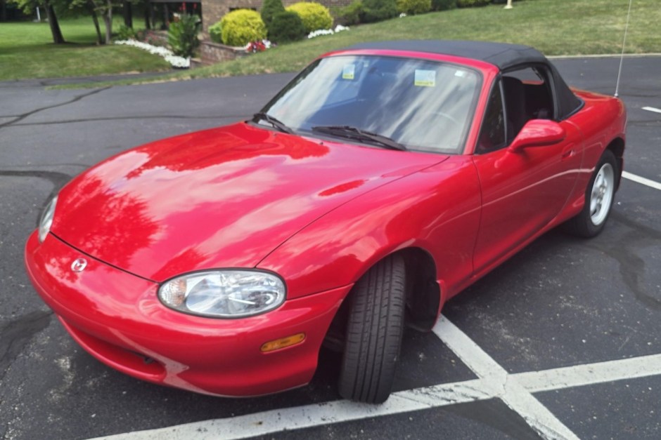 1999 Mazda NB MX-5 Miata sold for $7,107