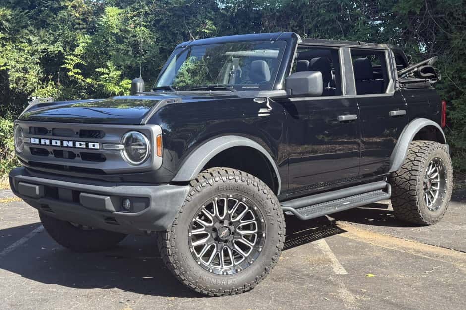 2021 Ford Bronco U725 sold for $32,000
