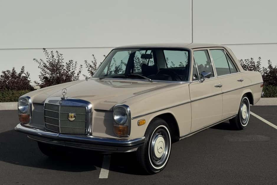 1971 Mercedes-Benz W114 & W115 sold for $7,100