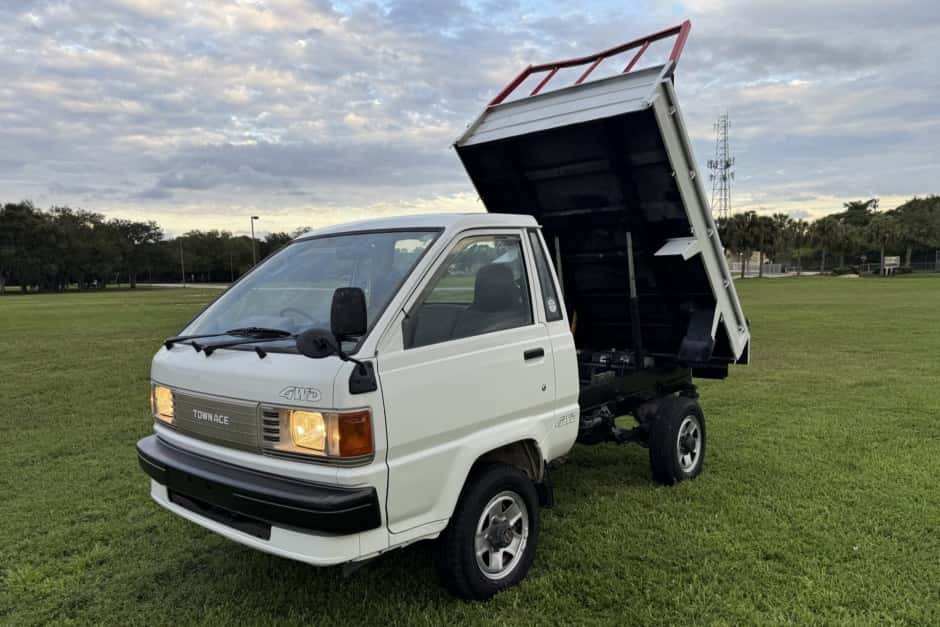 1995 Toyota LiteAce & TownAce sold for $9,500