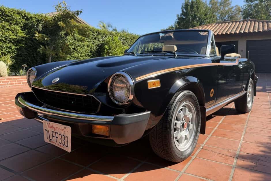 1982 Fiat 124 Spider (1966-1985) sold for $13,500