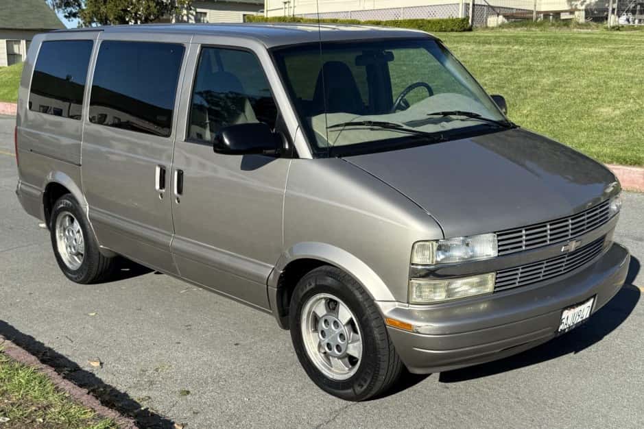 2003 Chevrolet Astro sold for $13,500