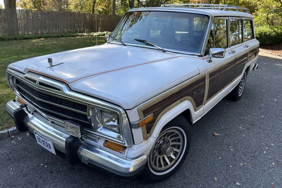 1989 Jeep SJ Grand Wagoneer sold for $12,500