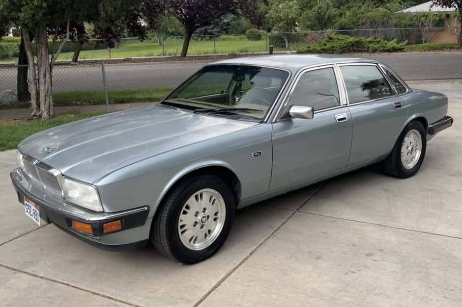 1994 Jaguar XJ40 XJ (1988-1994) sold for $1,456