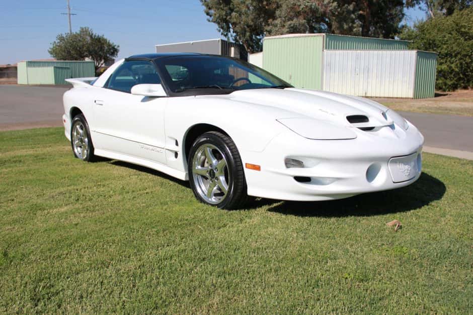 2000 Pontiac Firebird (1993-2002) sold for $28,000