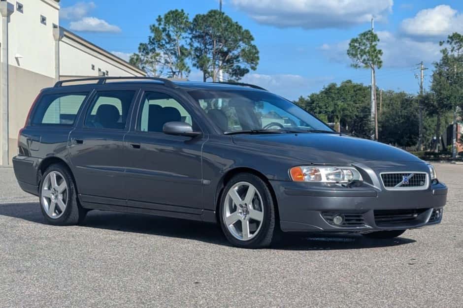 2006 Volvo V70R sold for $16,000