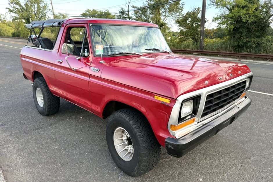 1979 Ford Bronco 2nd Generation 1978-1979 sold for $9,300