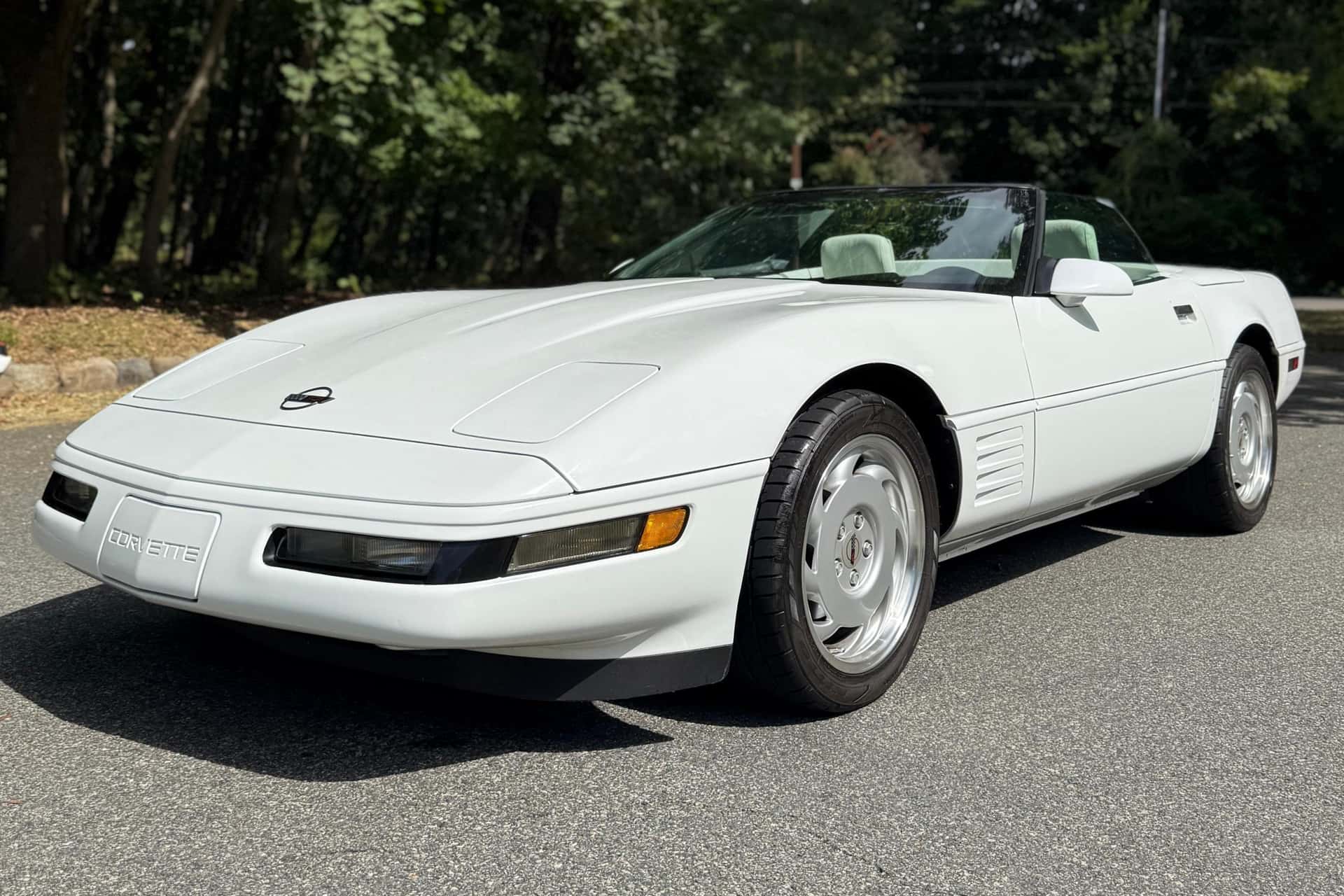 1992 Chevrolet C4 Corvette sold for $12,800