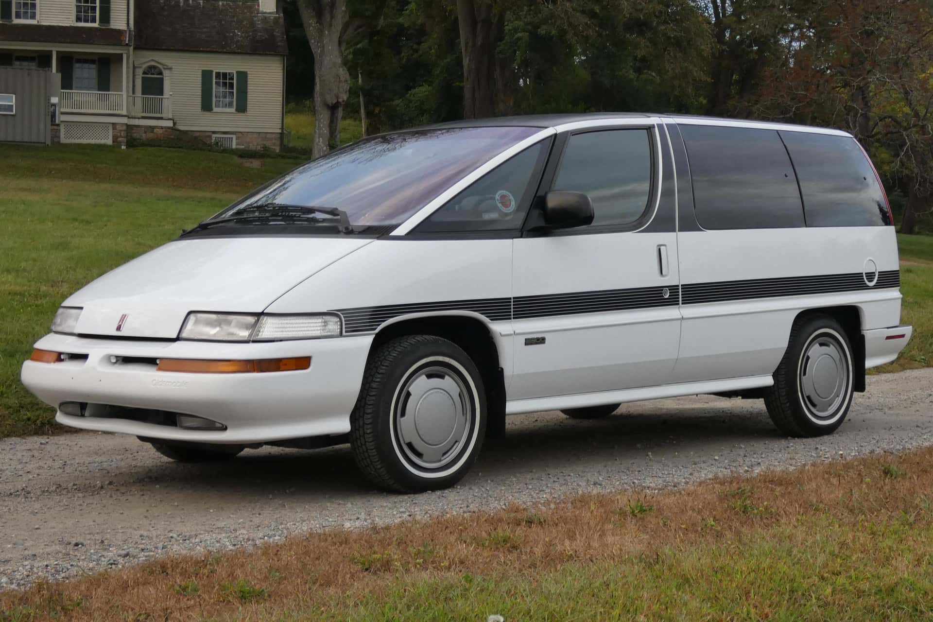 1994 Oldsmobile Silhouette sold for $7,300