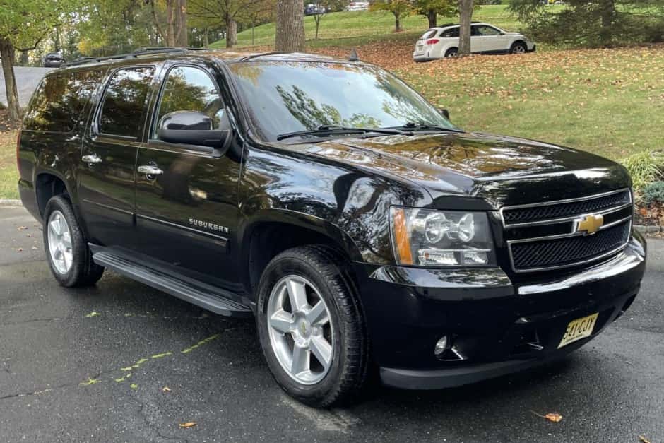 2012 Chevrolet Suburban (GMT900 2007-2014) sold for $12,000