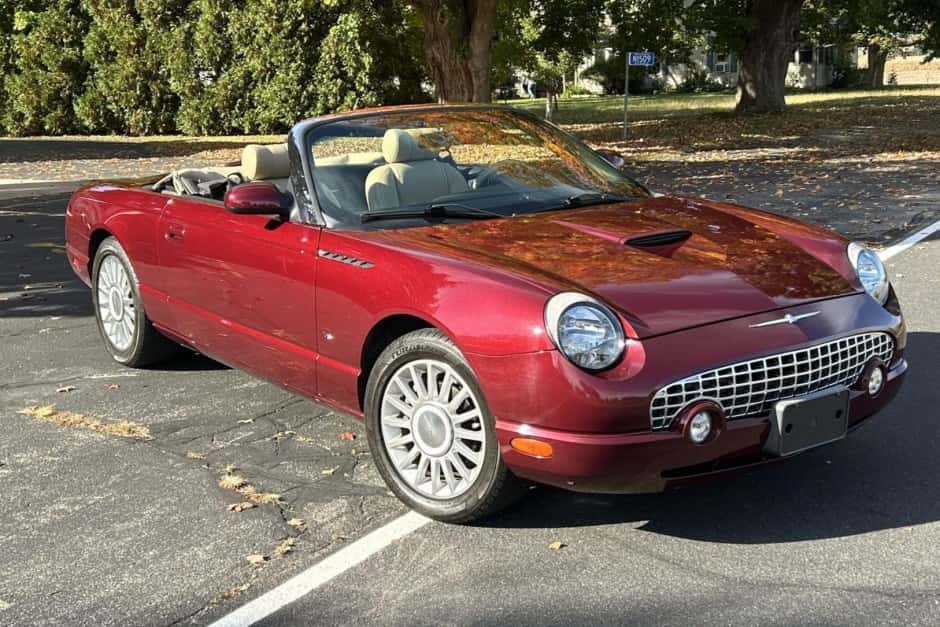 2004 Ford Thunderbird (2002-2005) sold for $15,250