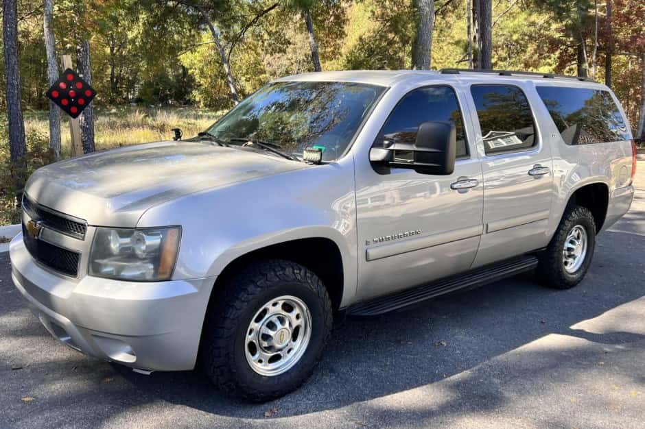 2008 Chevrolet Suburban (GMT900 2007-2014) sold for $10,099