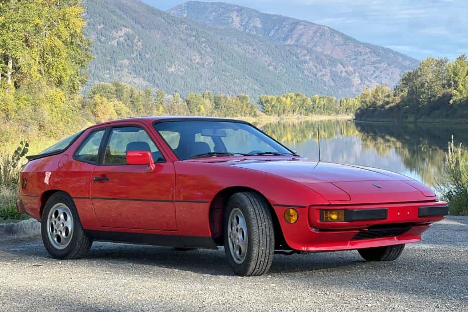1988 Porsche 924 sold for $11,000