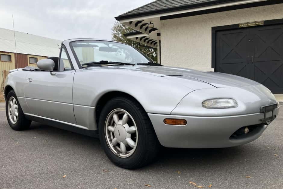 1990 Mazda NA MX-5 Miata sold for $6,088