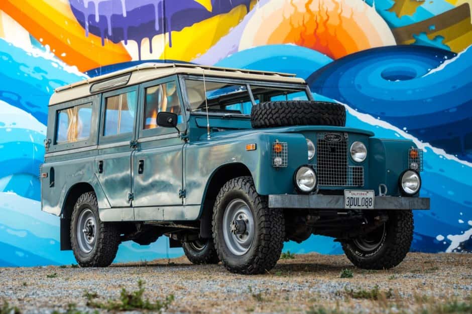 1968 Land Rover Series 109 sold for $32,000
