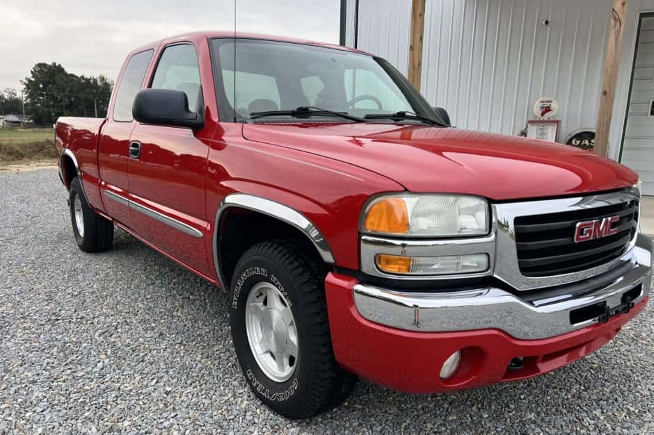 2004 GMC Sierra (GMT800 1999-2007) sold for $20,000