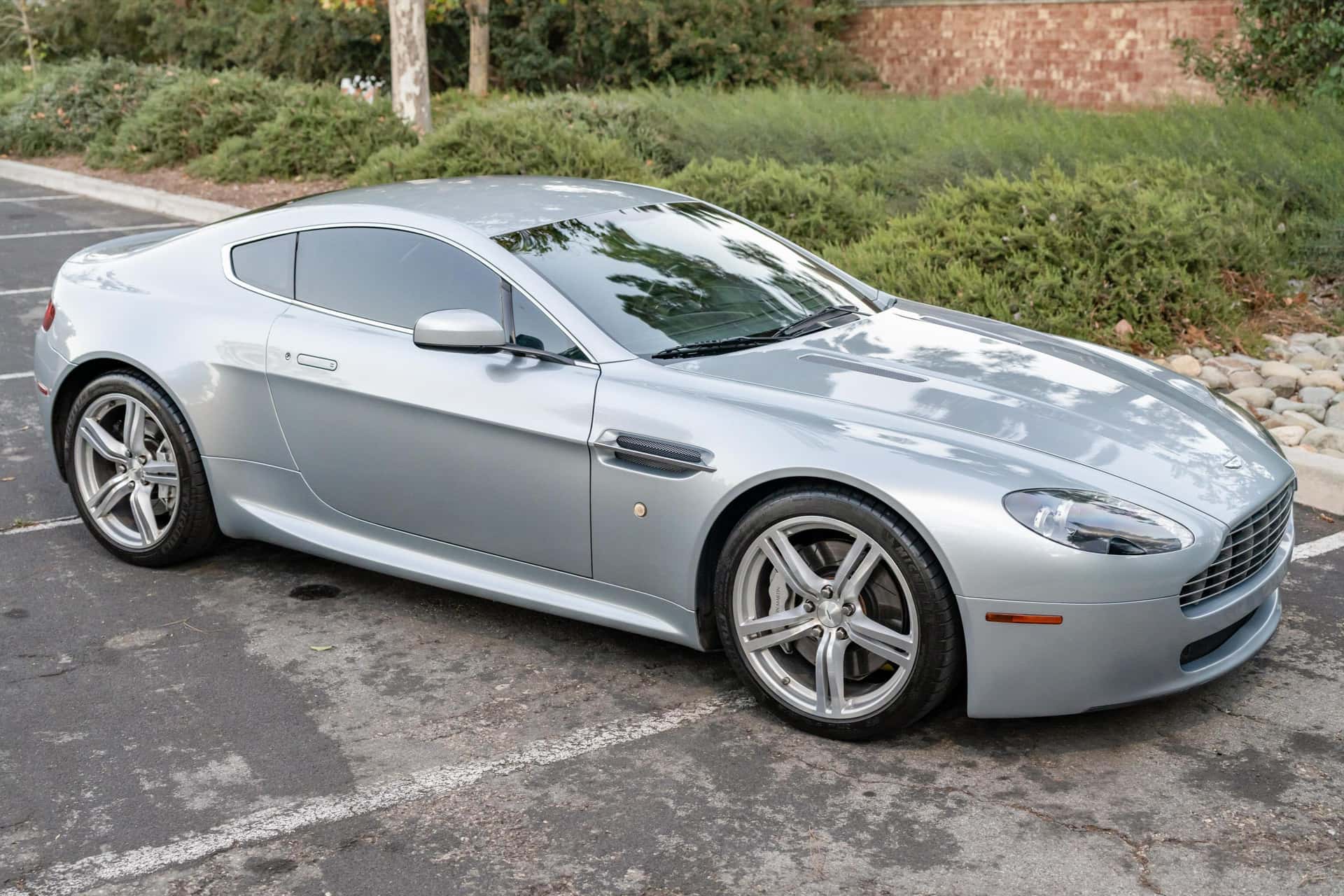 2009 Aston Martin Vantage sold for $32,000