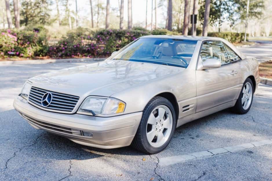 2000 Mercedes-Benz R129 SL sold for $10,800