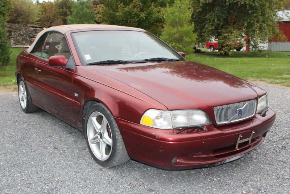 2001 Volvo C70 sold for $2,272