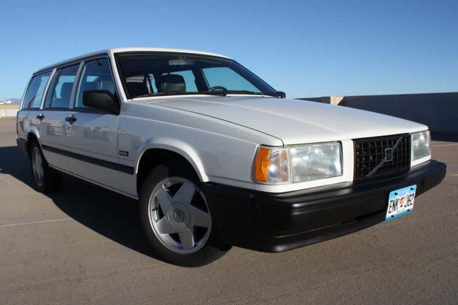 1990 Volvo 700-Series sold for $9,400