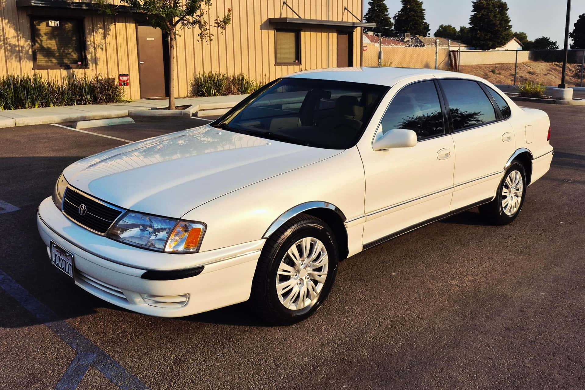 1998 Toyota Avalon sold for $6,000