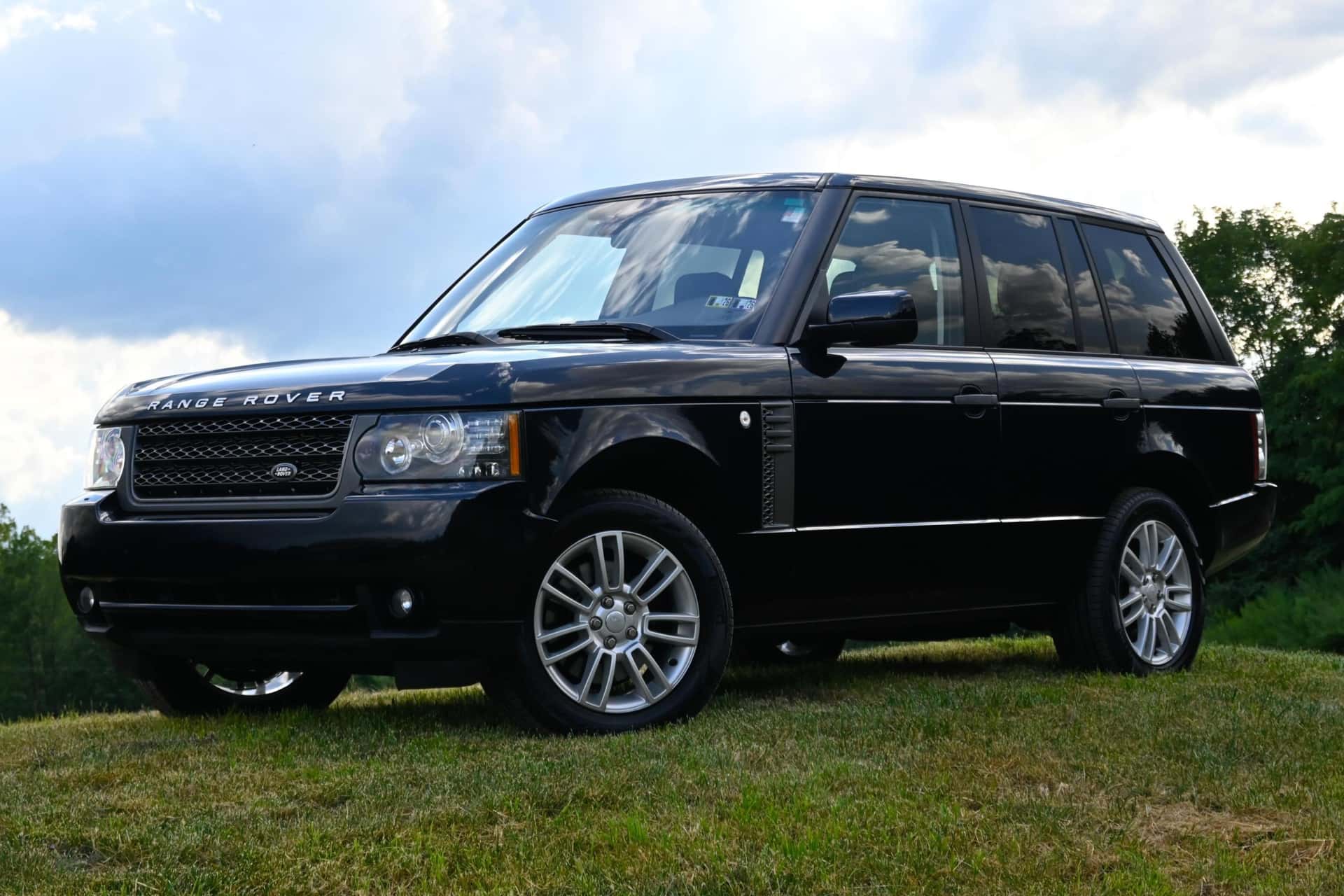 2011 Land Rover Range Rover sold for $10,600