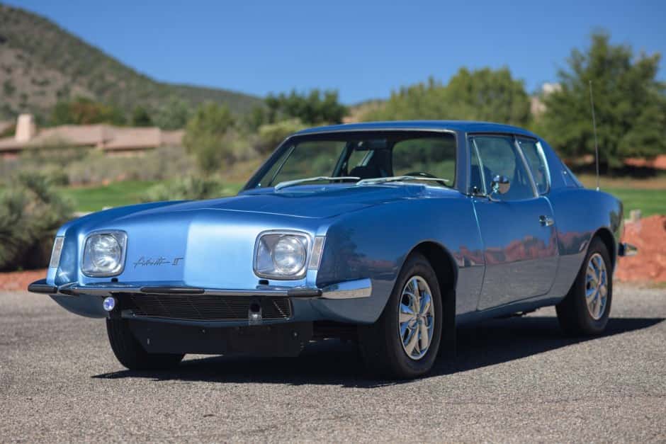 1975 Studebaker Avanti sold for $15,250