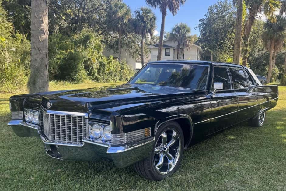 1970 Cadillac Series 75/Fleetwood sold for $9,600