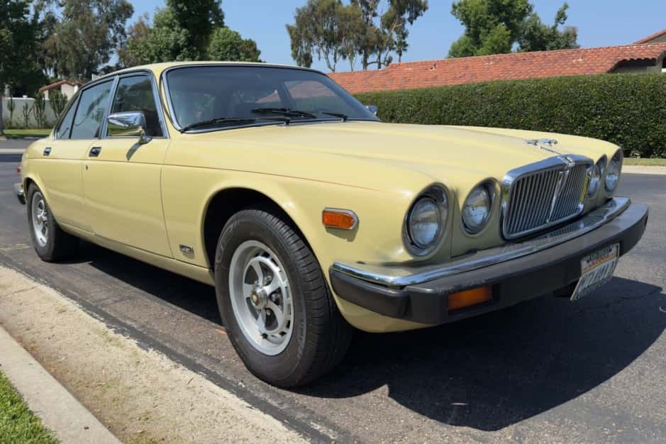 1982 Jaguar XJ Series 3 (1980-1992) sold for $5,100