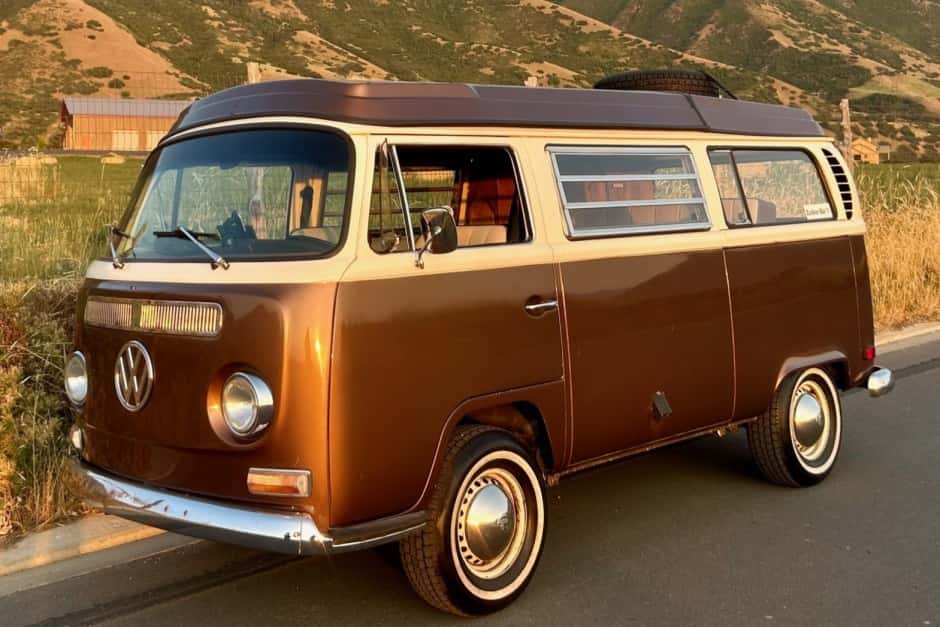 1971 Volkswagen Bay-Window Camper sold for $16,350