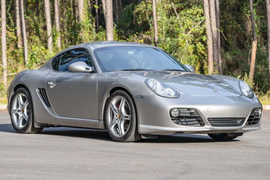 2011 Porsche 987 Cayman sold for $46,237