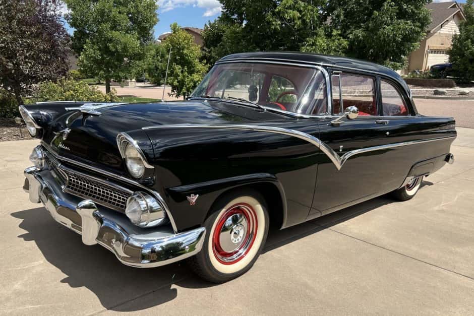 1955 Ford Customline sold for $9,800