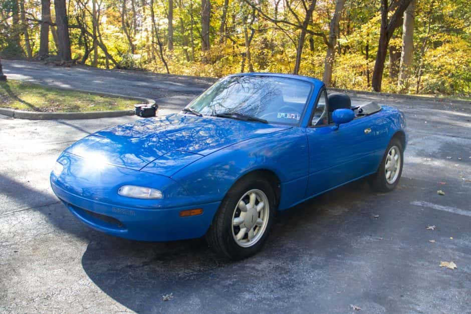1990 Mazda NA MX-5 Miata sold for $9,000
