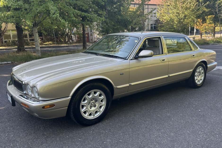 1999 Jaguar X308 XJ (1998-2003) sold for $5,100