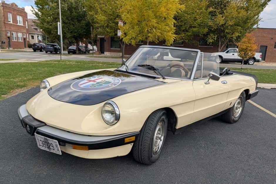 1985 Alfa Romeo 105/115 Spider Series 3 sold for $6,100