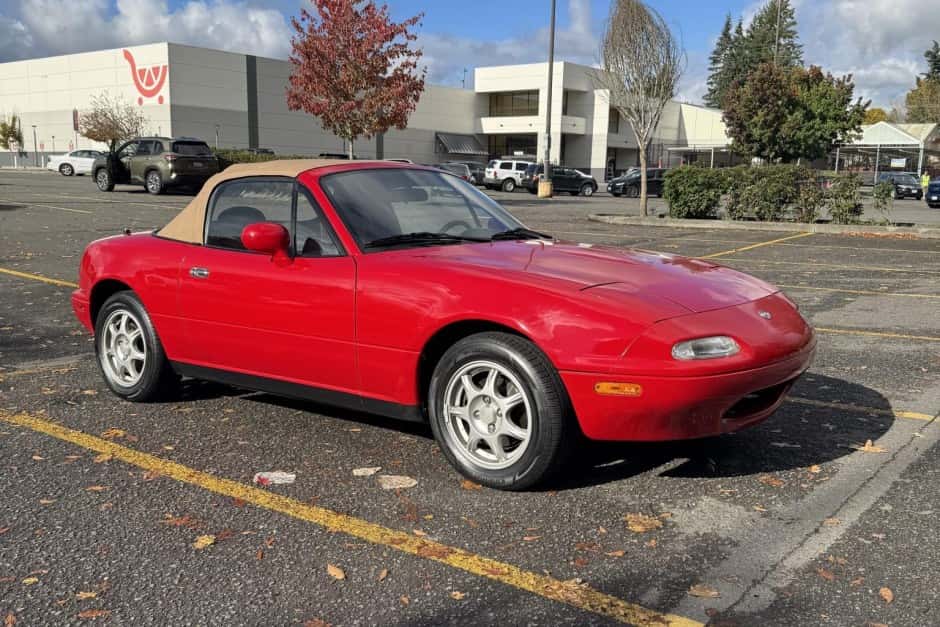 1994 Mazda NA MX-5 Miata sold for $9,898
