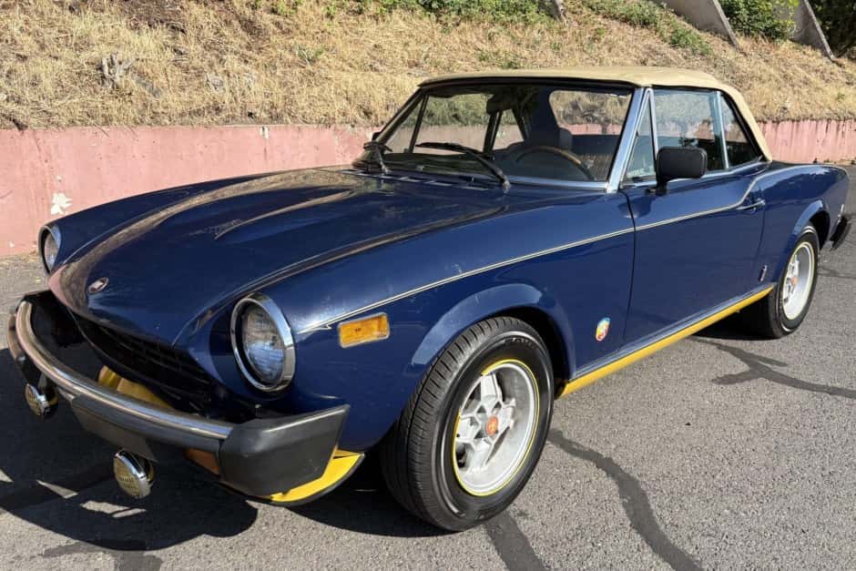 1978 Fiat 124 Spider (1966-1985) sold for $5,200