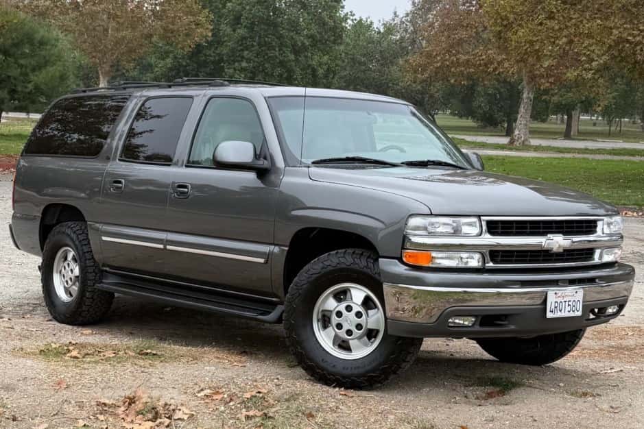 2001 Chevrolet Suburban (GMT800 2000-2006) sold for $32,500